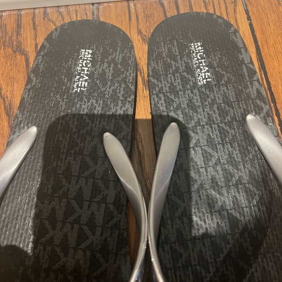 Michael Kors Flip Flop size 11 - Picture 3 of 5